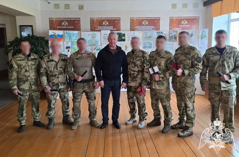 Сотрудников СОБР «Стрелец» Управления Росгвардии по Пермскому краю наградил Герой России Сергей Яшкин