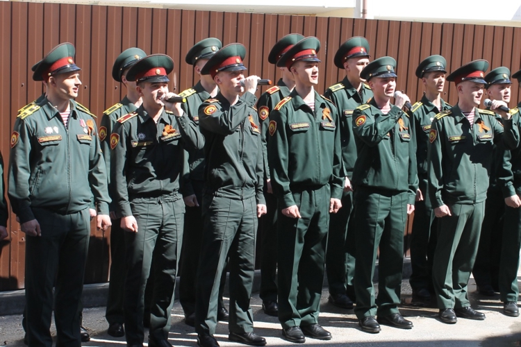 Сотрудники и военнослужащие Росгвардии поздравили с Днем Победы пермских ветеранов Великой Отечественной войны