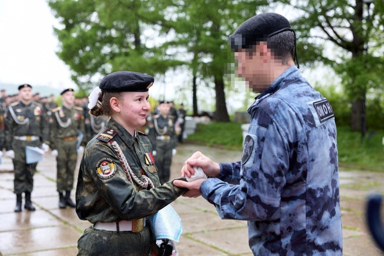 Сотрудник ОМОН «Парма» принял участие в церемонии прощания со Знаменем