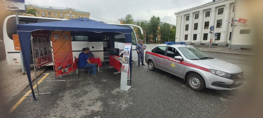 В Прикамье офицеры Росгвардии провели агитационные мероприятия по приему на службу