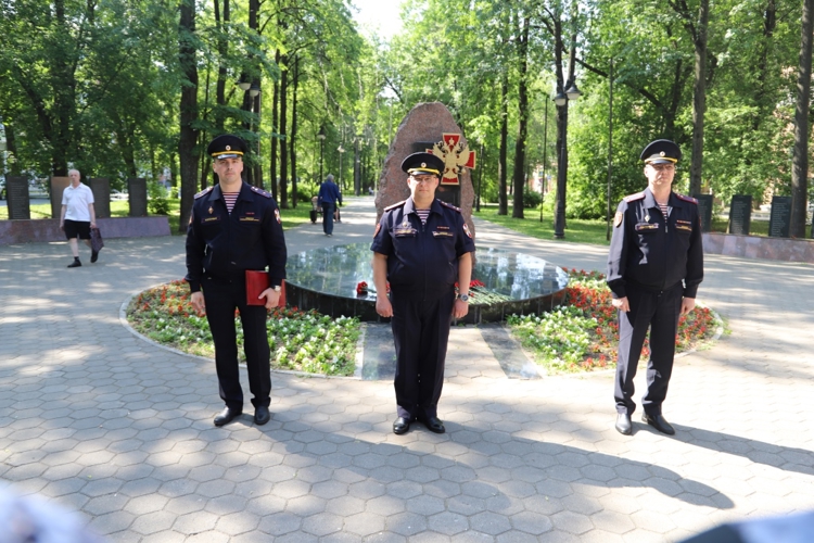 В Перми отличившиеся сотрудники вневедомственной охраны Росгвардии награждены нагрудными знаками «Отличник службы»
