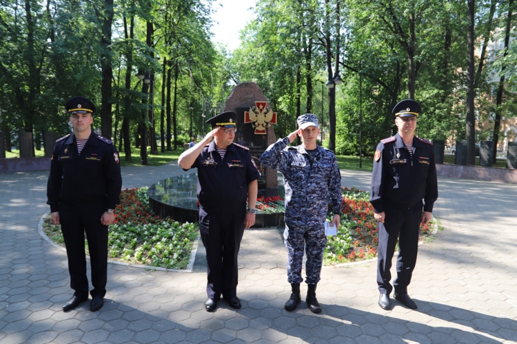 В Перми отличившиеся сотрудники вневедомственной охраны Росгвардии награждены нагрудными знаками «Отличник службы»