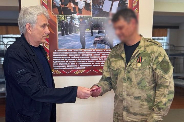 В СОБР "Стрелец" поздравили ветеранов спецподразделения