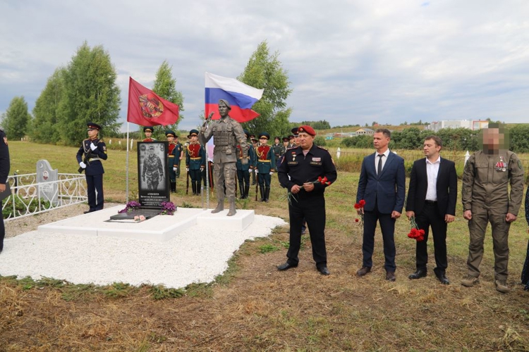 В Пермском крае в память об офицере Росгвардии открыт памятник