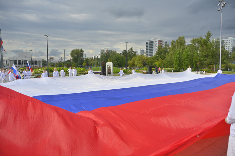 Врио начальника Управления Росгвардии по Пермскому краю принял участие в мероприятии ко Дню Флага России