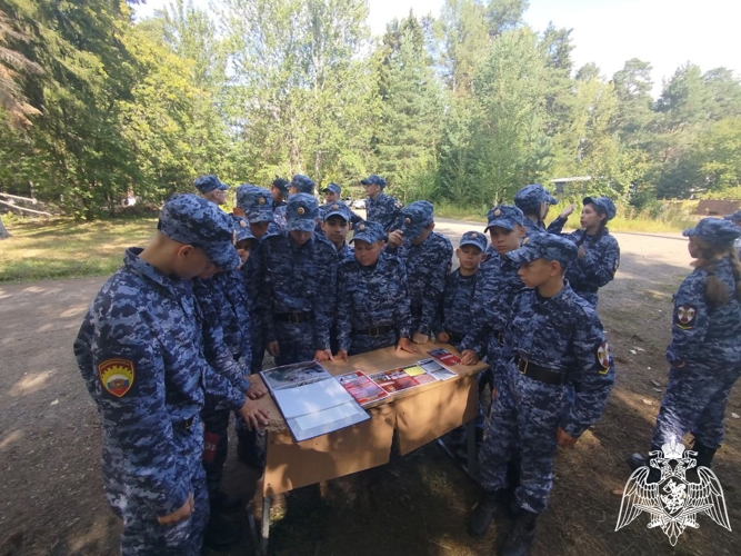 Военнослужащие Пермского военного института Росгвардии провели агитационно-пропагандистскую работу с воспитанниками Пермского президентского кадетского училища ведомства