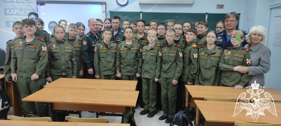 Офицеры Пермского военного института Росгвардии рассказали школьникам о преимуществах военного образования