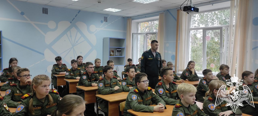 Офицеры Пермского военного института Росгвардии превели круглый стол с нижегородскими школьниками 