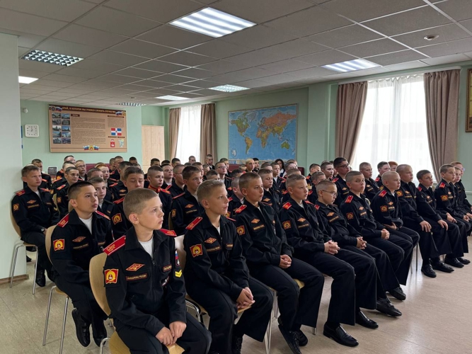 Офицер СОБР "Стрелец" Управления Росгвардии по Пермскому краю принял участие в торжественной линейке в Пермском суворовском военном училище