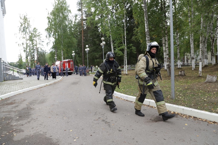 В Пермском президентском кадетском училище Росгвардии прошли пожарно-тактические учения