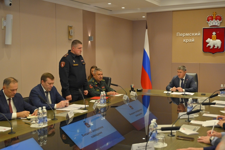 Новый начальник Управления Росгвардии по Пермскому краю представлен личному составу и губернатору региона
