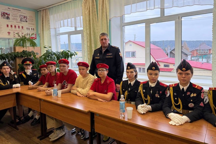 Начальник Управления Росгвардии по Пермскому краю посетил кадетские классы школы №1 Кунгурского муниципального округа