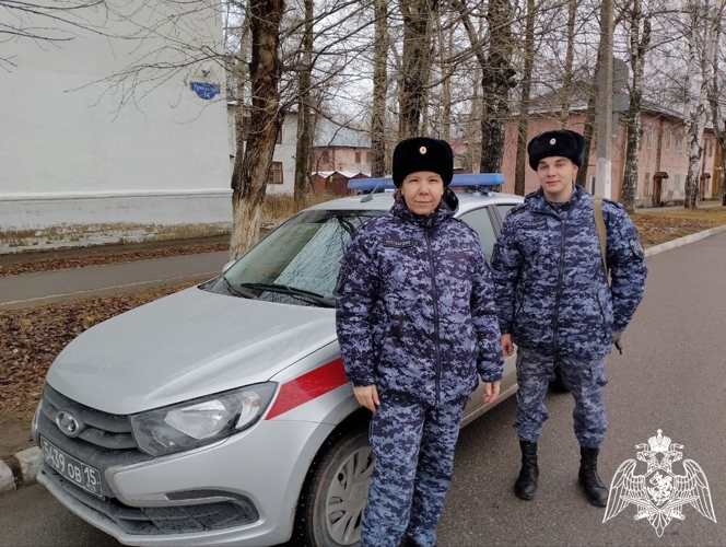 В Прикамье сотрудники Росгвардии оказали помощь, почувствовавшей себя плохо женщине