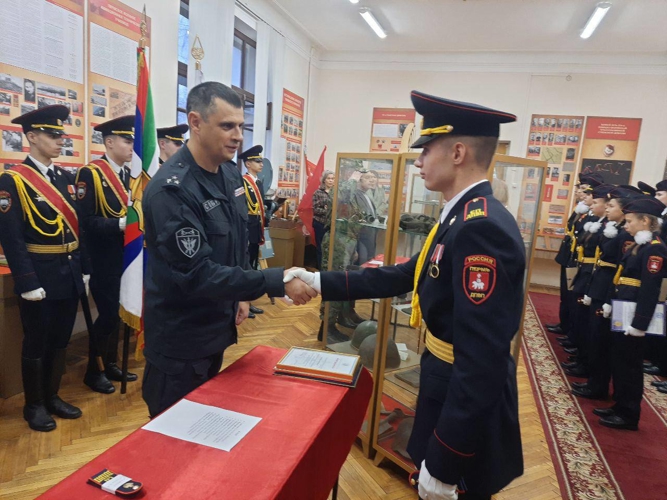 Сотрудник СОБР «Стрелец» Росгвардии принял участие в торжественной церемонии присяги 
