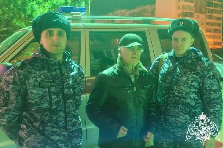 В Пермском крае росгвардейцы вернули домой потерявшегося пожилого мужчину