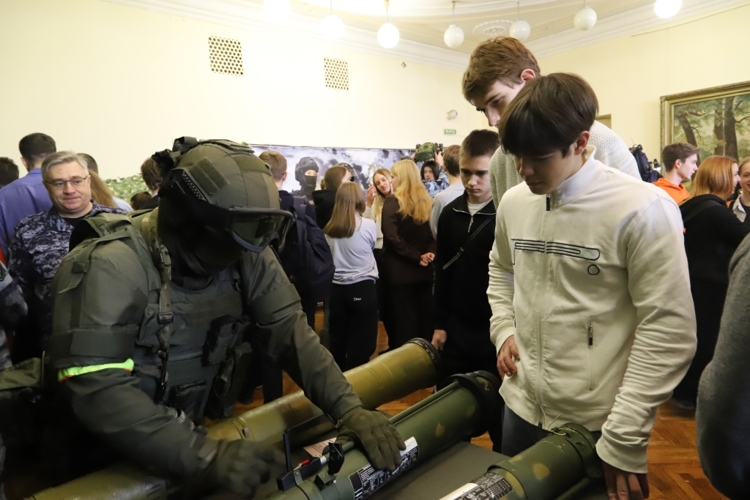 Патриотическая акция «Один день с Росгвардией» прошла в Перми