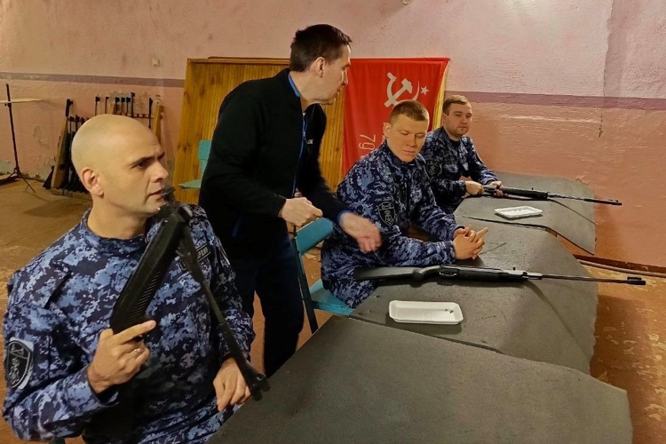 В Прикамье сотрудники вневедомственной охраны Росгвардии приняли участие в первенстве по пулевой стрельбе
