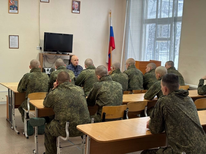 В Перми сотрудники Росгвардии проводят агитационную работу по набору на службу в ведомство
