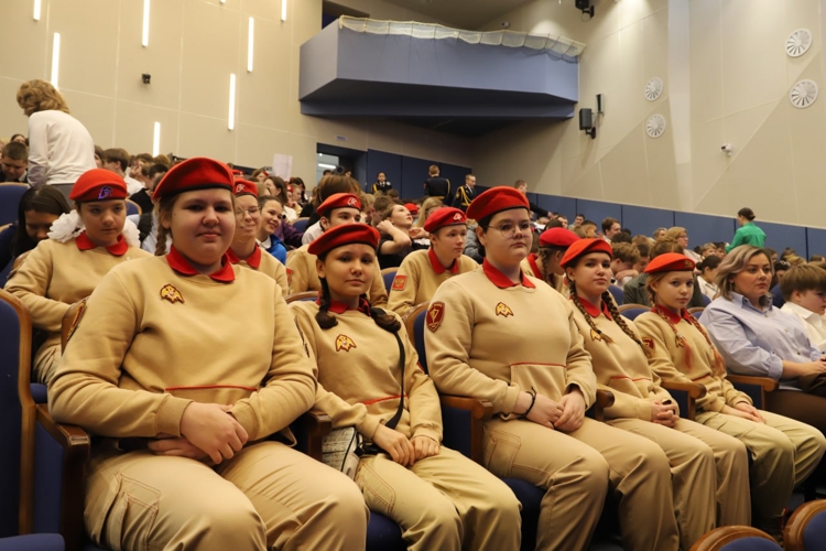 В Перми росгвардейцы приняли участие в молодежном форуме «Знание. Герои»
