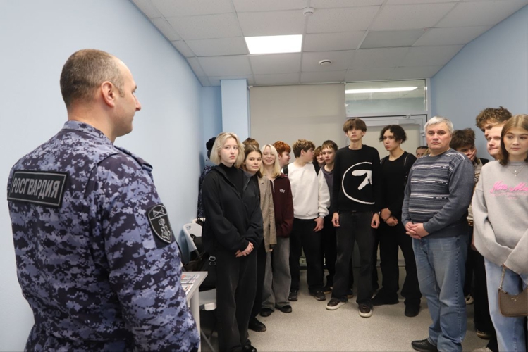 В Перми росгвардейцы приняли участие в молодежном форуме «Знание. Герои»