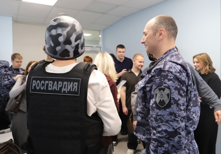 В Перми росгвардейцы приняли участие в молодежном форуме «Знание. Герои»