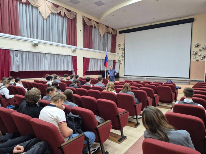 В Прикамье росгвардейцы рассказали школьникам о службе в ведомстве