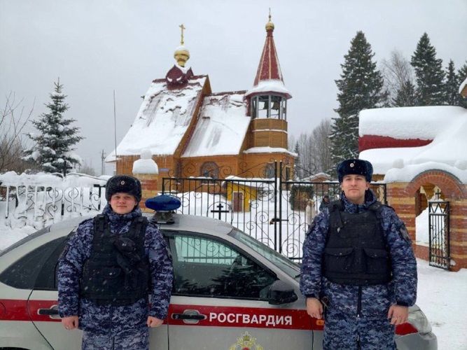 Военнослужащие и сотрудники Росгвардии обеспечили безопасность в период празднования Рождества Христова в Пермском крае