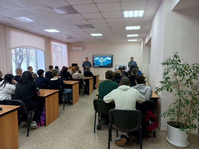 В Пермском крае росгвардейцы провели «Урок Мужества» для студентов колледжа