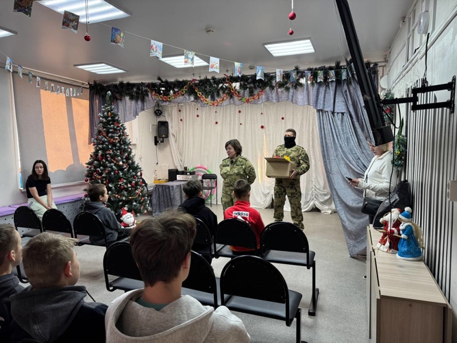 В Перми сотрудники СОБР "Стрелец" посетили социально-реабилитационный центр для несовершеннолетних