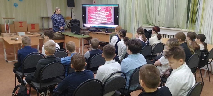 В Пермском крае росгвардейцы провели «Урок Мужества» для школьников