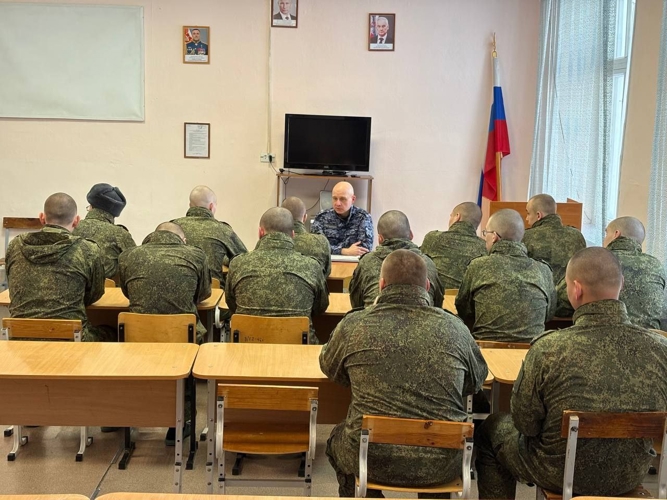 В Пермском крае сотрудник вневедомственной охраны Росгвардии провёл агитационное мероприятия для военнослужащих