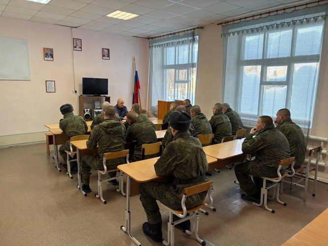 В Пермском крае сотрудник вневедомственной охраны Росгвардии провёл агитационное мероприятия для военнослужащих
