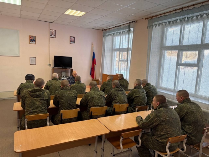 В Пермском крае сотрудник вневедомственной охраны Росгвардии провёл агитационное мероприятия для военнослужащих