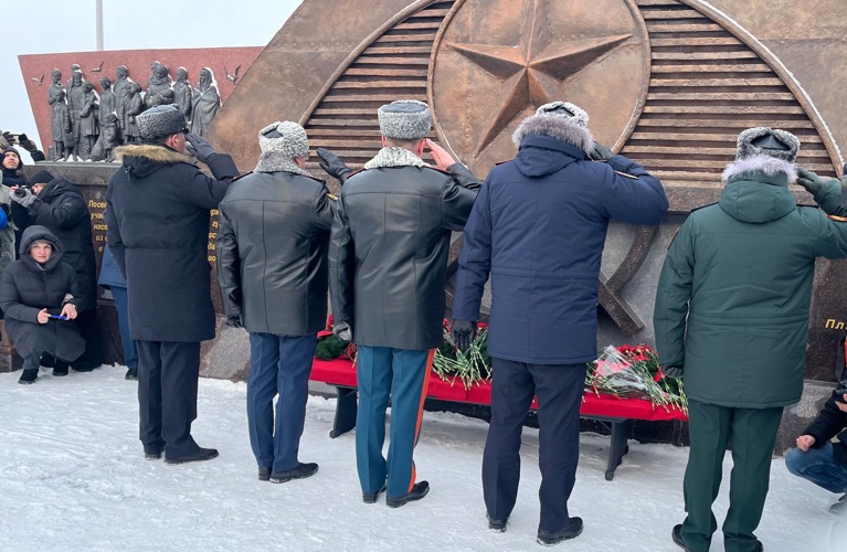 В Перми начальник территориального управления Росгвардии почтил память защитников отечества и жителей блокадного Ленинграда 