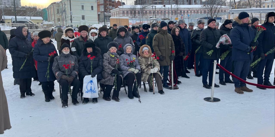 В Перми начальник территориального управления Росгвардии почтил память защитников отечества и жителей блокадного Ленинграда 