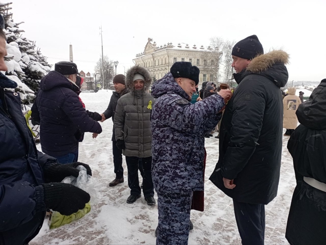 В Прикамье сотрудники Росгвардии провели патриотическую акцию «Лента Ленинградской Победы»