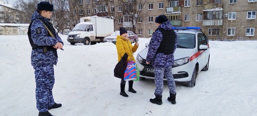 В Пермском крае сотрудники Росгвардии задержали женщину, находящуюся в федеральном розыске