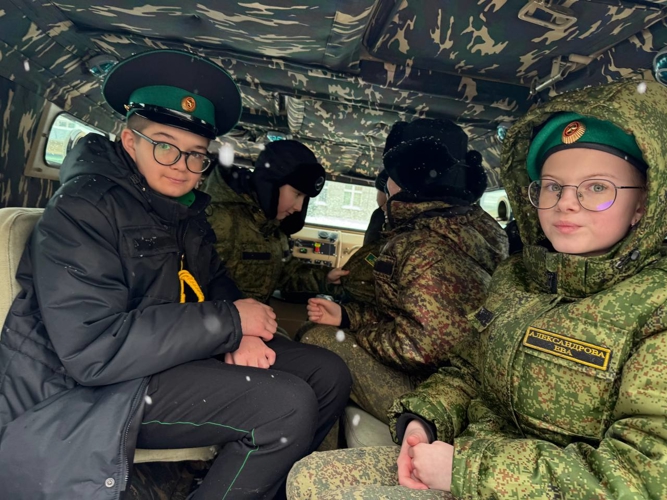  Юнармейцы Перми посетили спецподразделение Росгвардии в преддверии Дня защитника Отечества