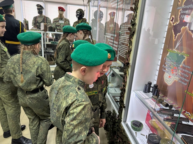  Юнармейцы Перми посетили спецподразделение Росгвардии в преддверии Дня защитника Отечества