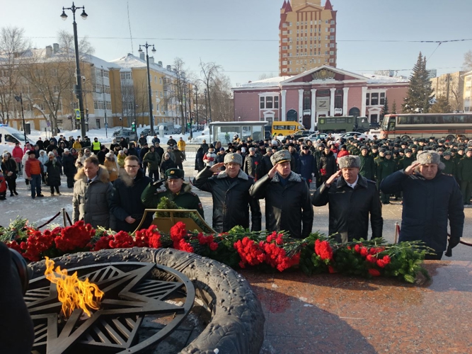 Начальник Управления Росгвардии по Пермскому краю принял участие в торжественном возложении цветов в честь Дня защитника Отечества