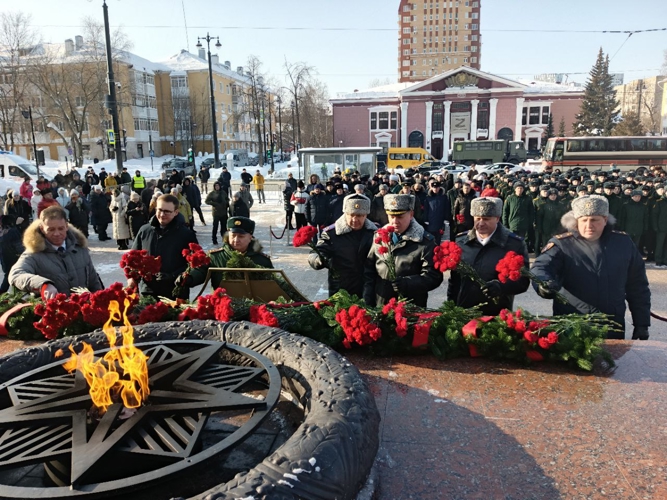 Начальник Управления Росгвардии по Пермскому краю принял участие в торжественном возложении цветов в честь Дня защитника Отечества