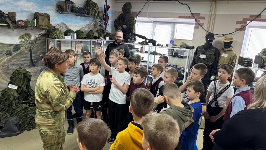 Пермские школьники провели один день с бойцами СОБР «Стрелец»