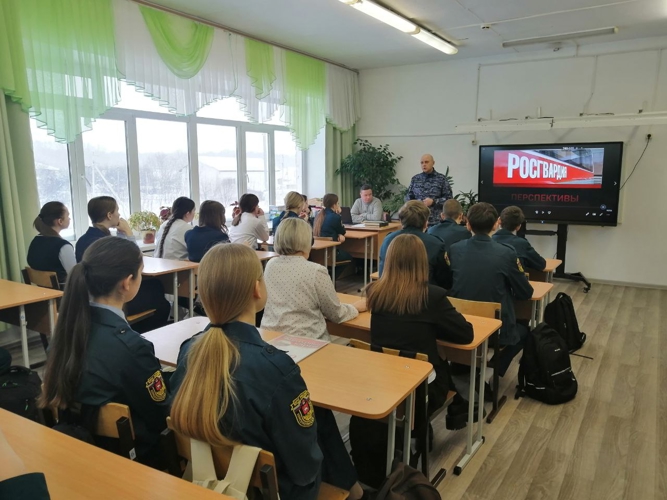 В Прикамье росгвардейцы проведи профориентационный урок «На службу в Росгвардию» 