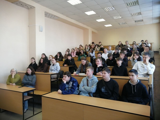 В Пермском крае росгвардейцы провели профориентационный урок для будущих выпускников