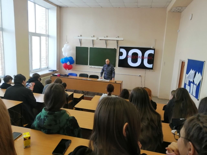 В Пермском крае росгвардейцы провели профориентационный урок для будущих выпускников
