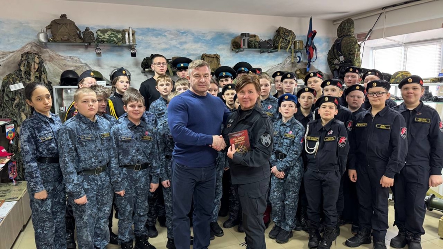 СОБР "Стрелец" провел день открытых дверей для школьников 