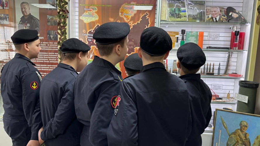 СОБР "Стрелец" провел день открытых дверей для школьников