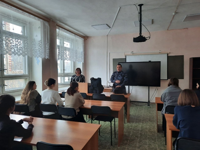 В Пермском крае росгвардейцы провели Урок Мужества для будущих педагогов 