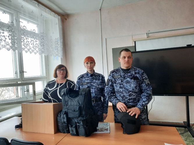 В Пермском крае росгвардейцы провели Урок Мужества для будущих педагогов 
