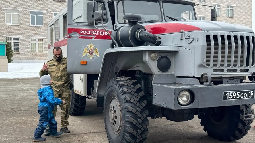 В СОБР "Стрелец" Управления Росгвардии по Пермскому краю прошел конкурс детского рисунка